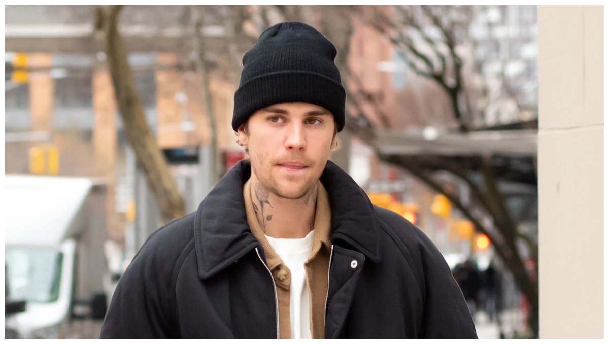 Justin Bieber sorprende al pasear en Segway solo con sus bóxers Calvin Klein