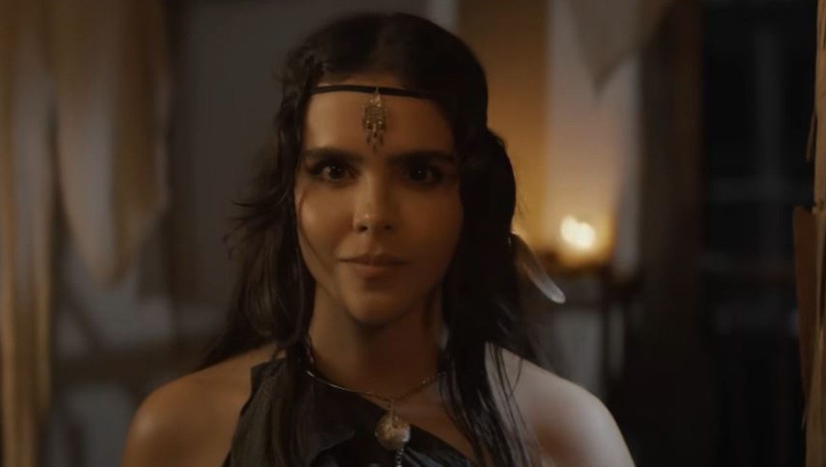 La pareja del músico protagoniza el videoclip | Captura