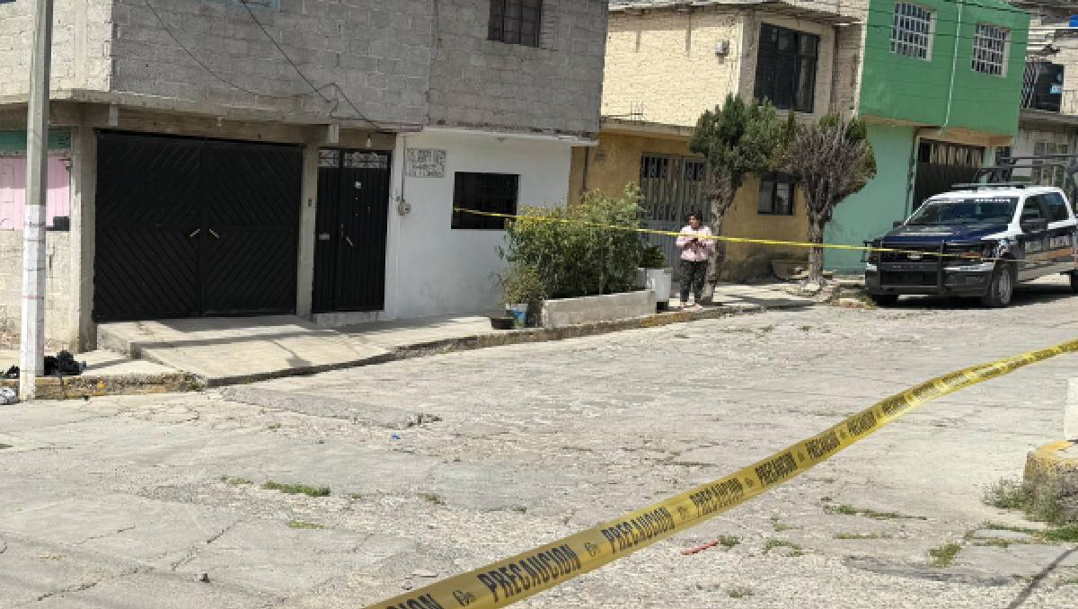 La Policía de Ecatepec acordonó la zona donde murió linchado un presunta delincuente. Foto: (Osvaldo Müller)