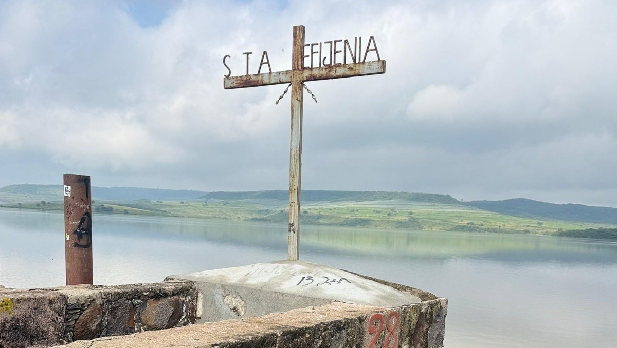 La presa Santa Efigenia en Jalpa de Cánovas alcanzó los 26 metros de altura tras recibir agua de la Presa Vieja. | Cortesía.