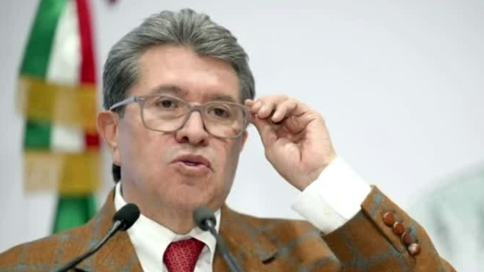 Ricardo Monreal brinda su solidaridad con las víctimas de la explosión en Iztapalapa