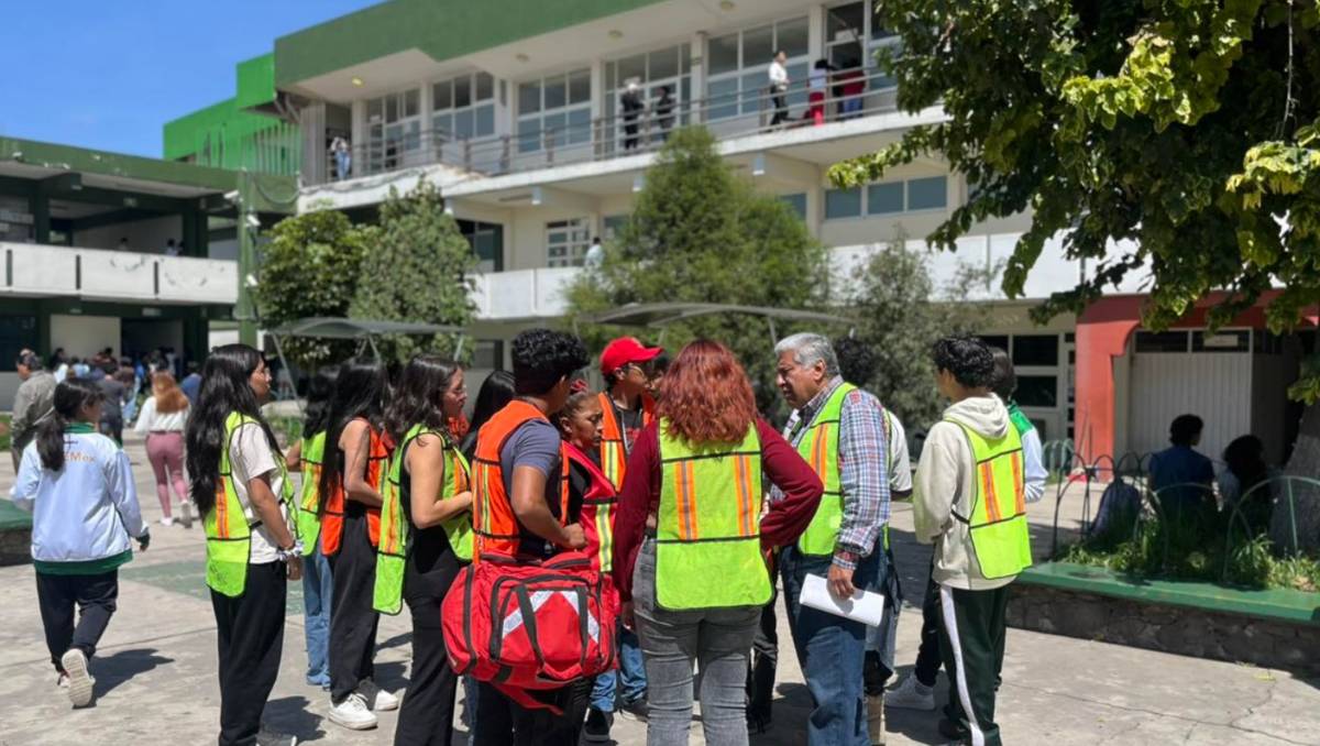 Servicios de emergencia atendieron una fuga de gas en Prepa 5 de la UAEMéx; el incidente fue controlado sin riesgos. Especial