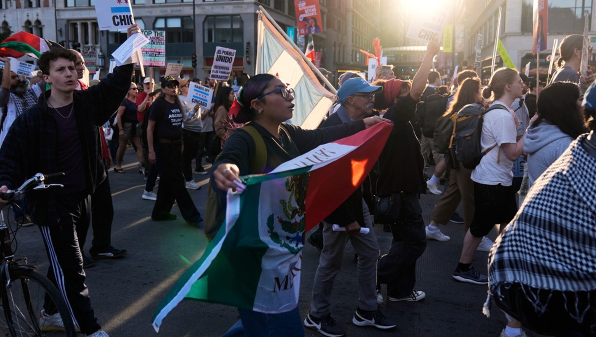 Trump desplegó la Operación Midway Blitz para detener migrantes el fin de semana previo a los festejos mexicanos. (AP)