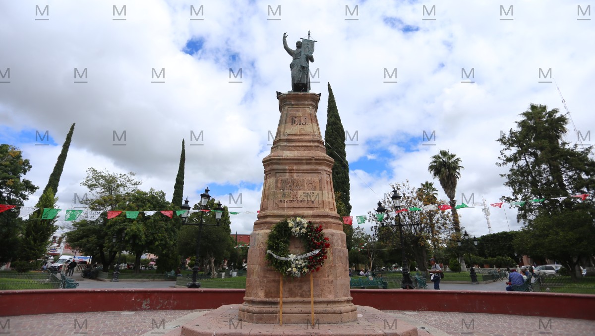Estatua padre de la patria | Daniela Béjar