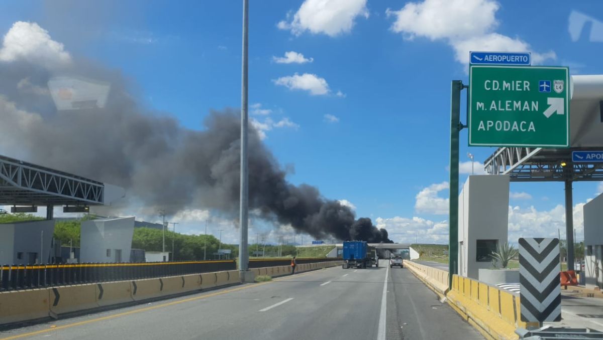 El incendio de los vehículos fue reportado pasadas las 14:00 horas del viernes. | Especial