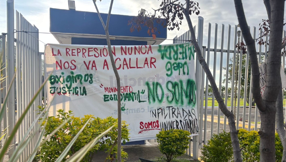 Así luce un ingreso al campus del CUCSH en Zapopan (Rpberto Hurtado)