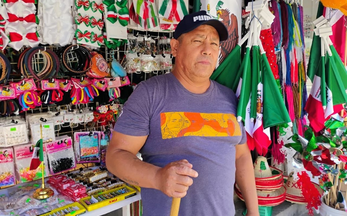 Quince días antes, la mercancía llega desde la Ciudad de México. | Mario Juárez