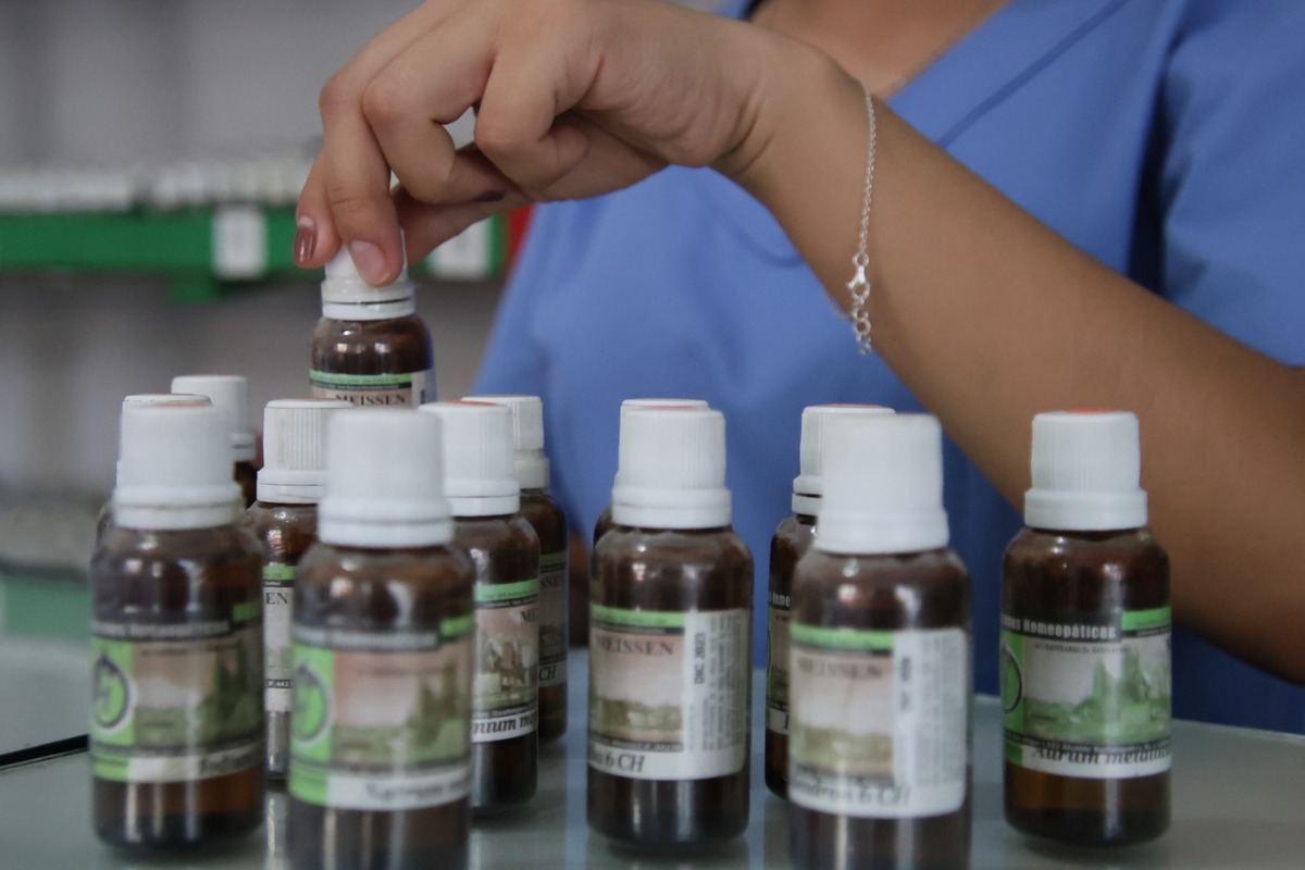 Es un sistema médico basado en prácticas para tratar o prevenir enfermedades, aliviar síntomas y mejorar la calidad de vida. | Verónica Rivera