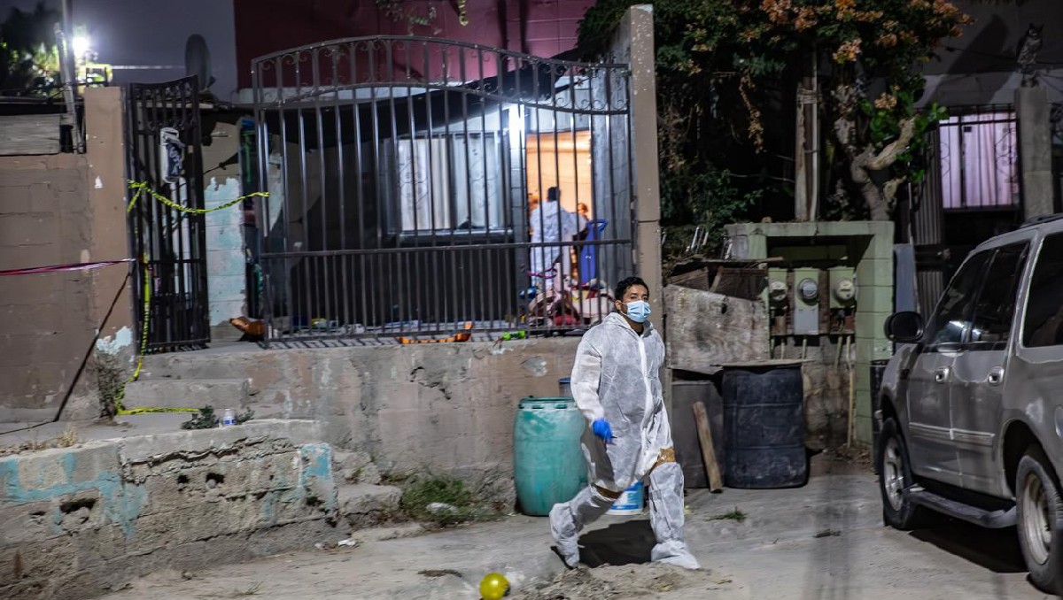 La Cruz Roja no pudo salvar a la mujer, mientras que el hombre fue trasladado a un hospital. (Especial)