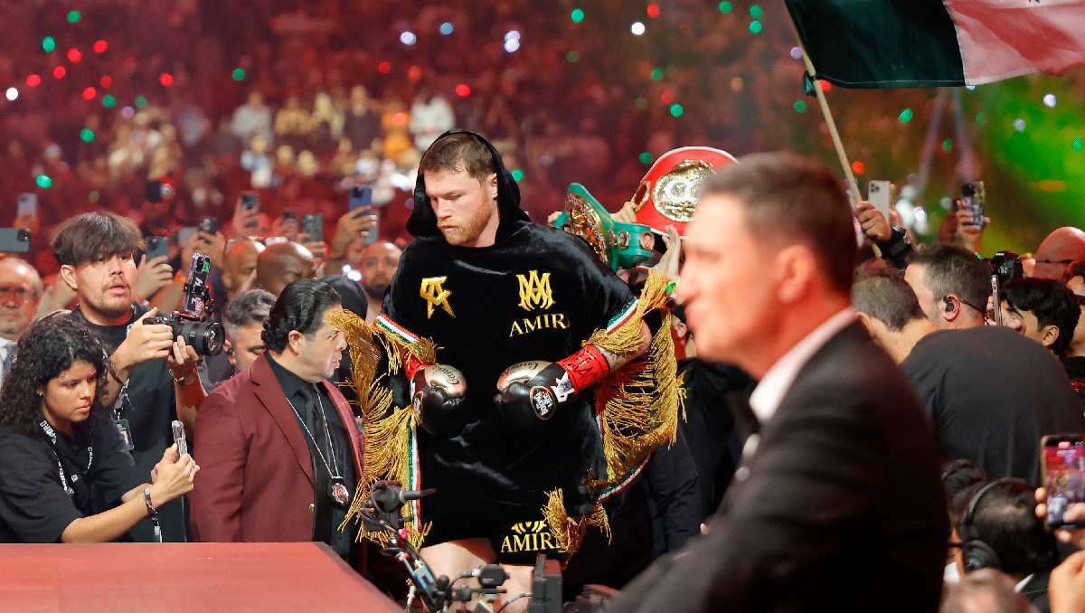 Así fue la entrada de 'Canelo' Álvarez para su pelea ante Terence Crawford en el Allegiant Stadium  (AFP)