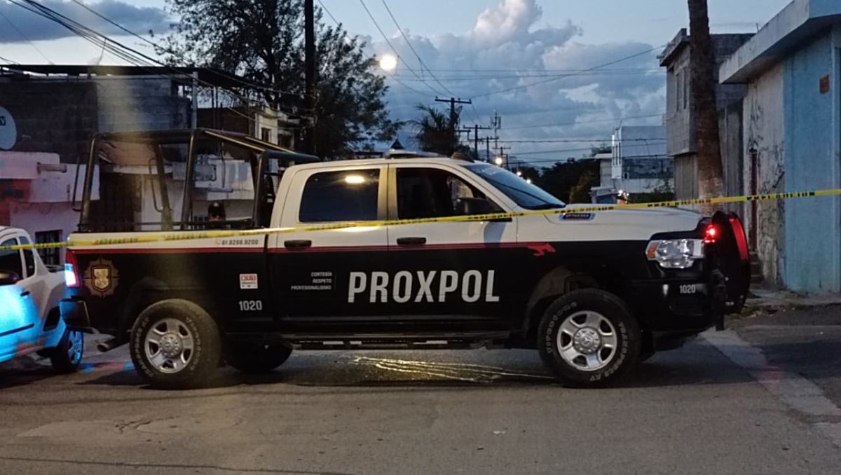Policías de Escobedo mantuvieron acordonada la zona. Fernánda Pérez