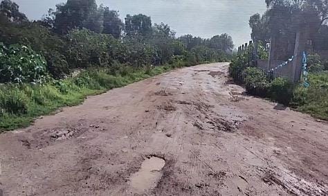 Vecinos solicitan al gobierno municipal su apoyo para pavimentar calle. (Francisco Villeda)