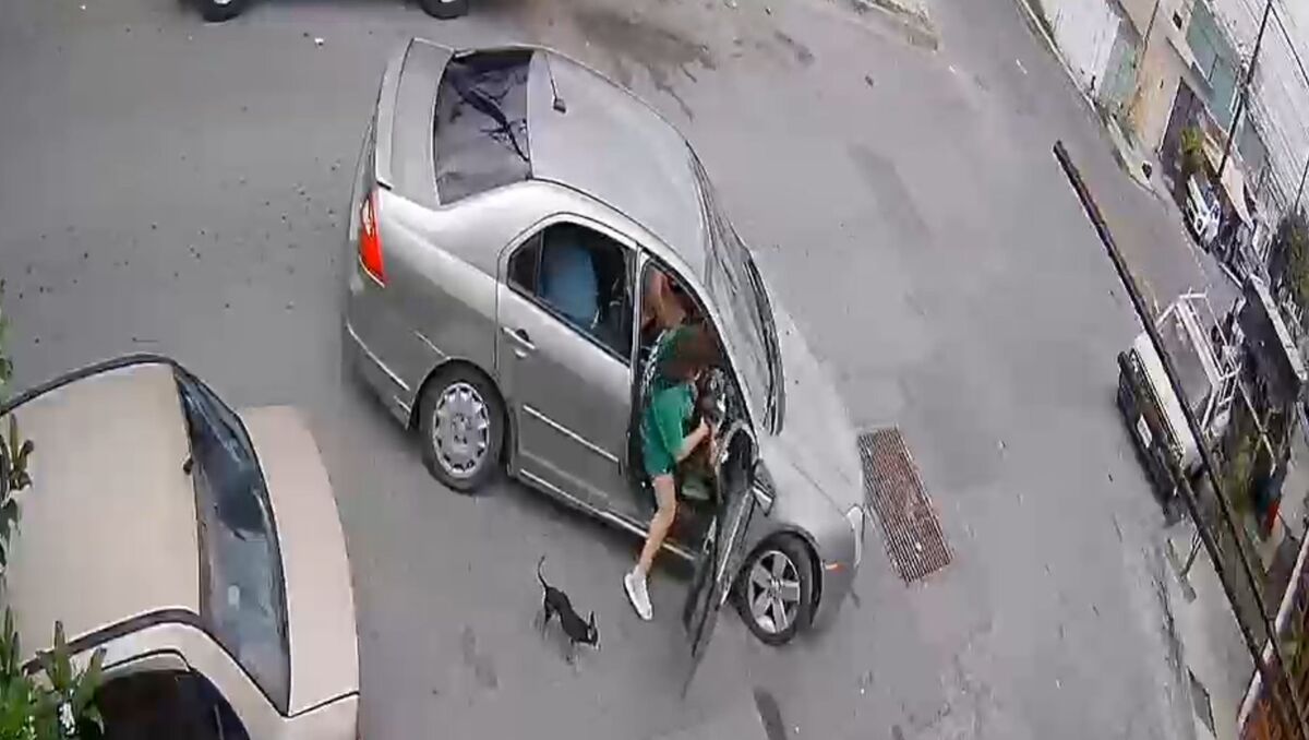 El video fue captado por cámaras de seguridad de un domicilio. | Especial.