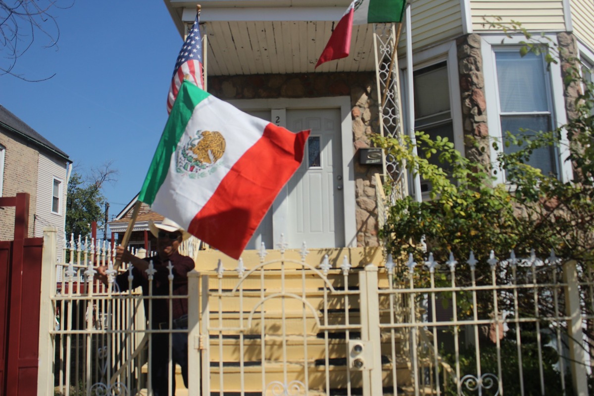 Desde casa, ondean bandera de México en EU. | Foto: Ángel Hernández