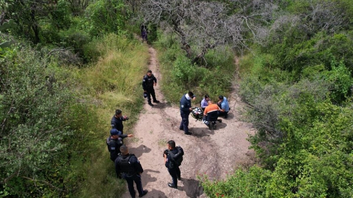 Cuerpos de emergencia de Purísima del Rincón rescataron a una joven de 22 años extraviada en la zona de Piedra China.