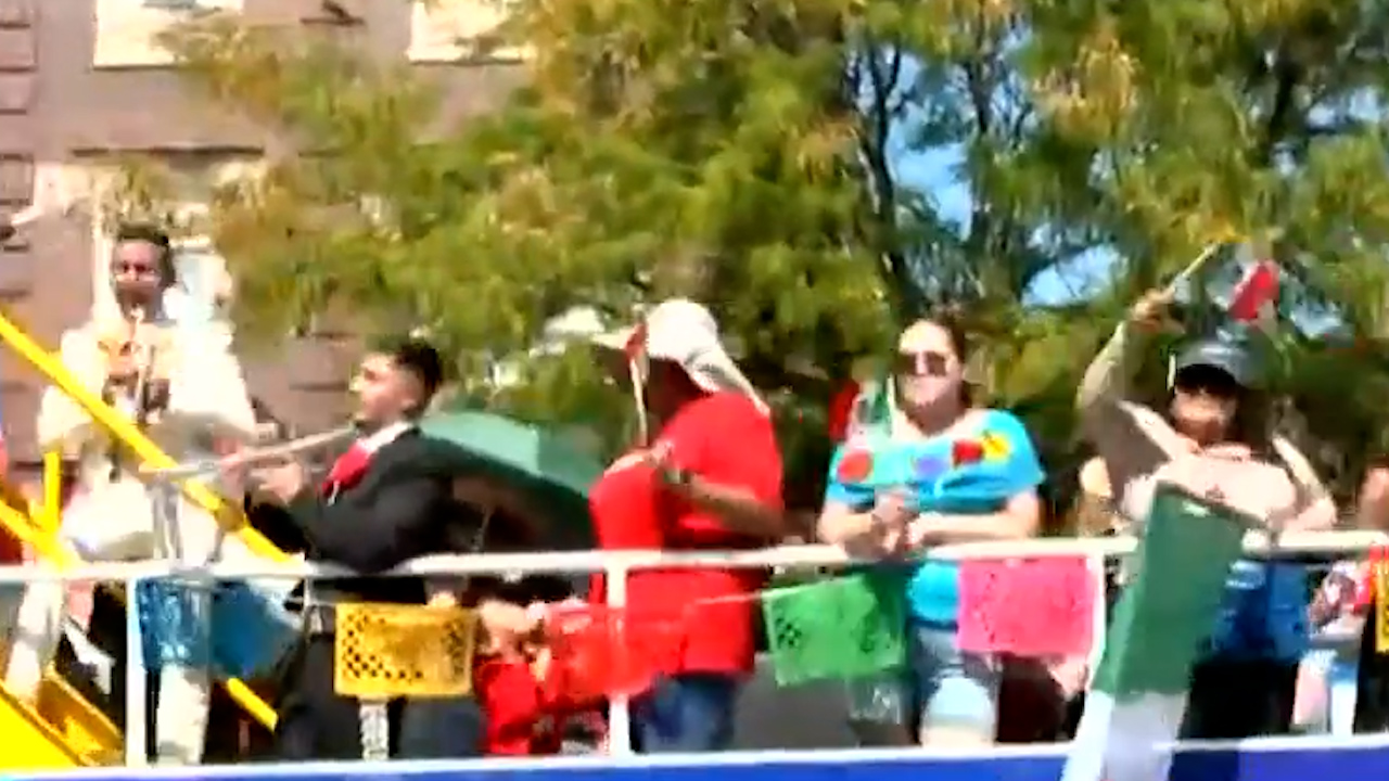 En La Villita, Chicago, se lleva a cabo la marcha del Día de la Independencia