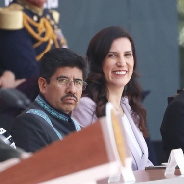 El ministro presidente Hugo Aguilar junto a la presidenta de San Lázaro, Kenia López, en la ceremonia.