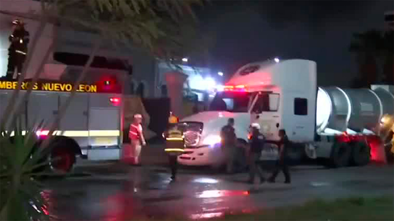 Se registra fuerte incendio en fábrica de aceites comestibles en Apodaca, NL