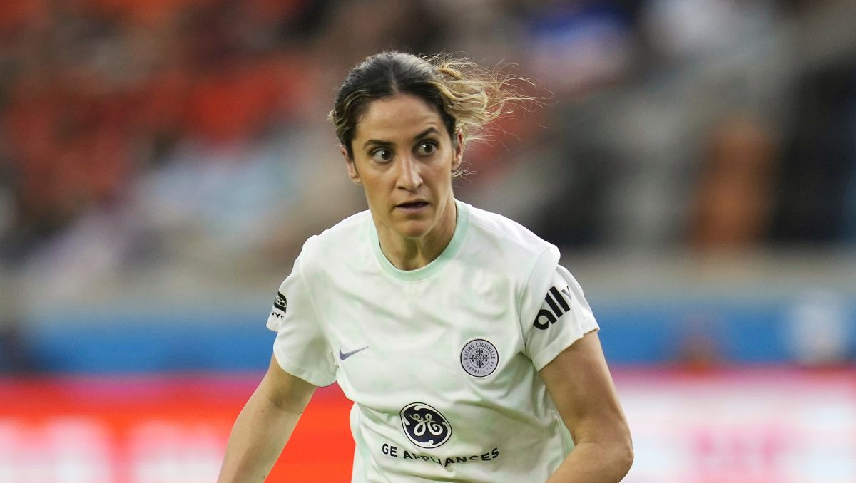 Savannah DeMelo, futbolista de la NWSL, se desploma en pleno partido (AP)