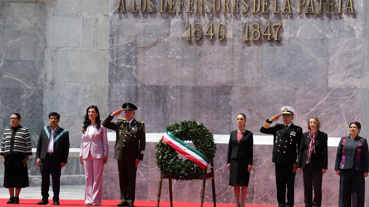 Sheinbaum encabeza homenaje a los Niños Héroes en Chapultepec