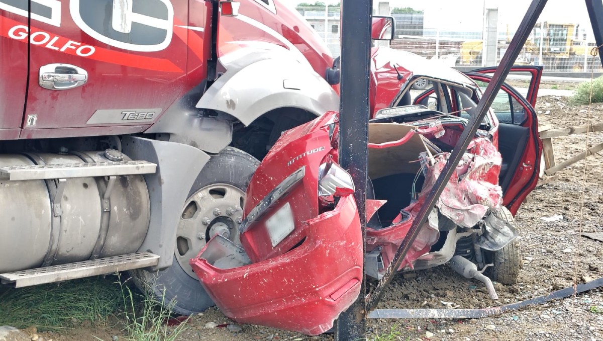 Accidente en las avenidas Ruiz Cortines y Santa Isabel en Juárez. | Agustín Martínez