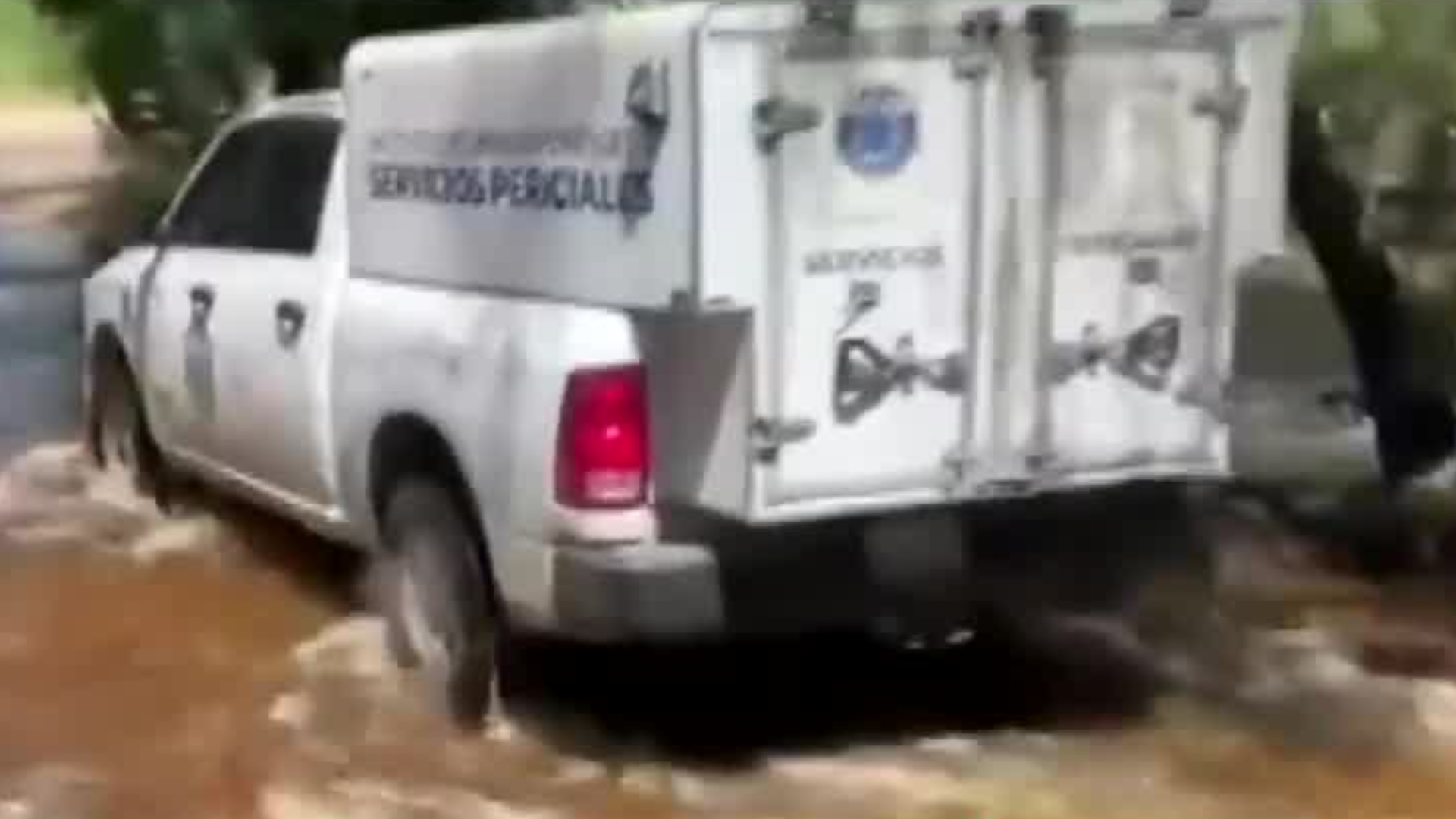 En Aguascalientes, autoridades recuperan el cuerpo de un hombre que cayó en la presa de Los Arquitos