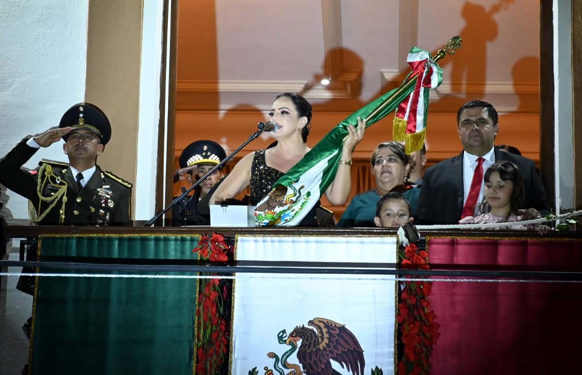 Alcaldesa de Lerdo da Grito de Independencia. l Roberto Amaya