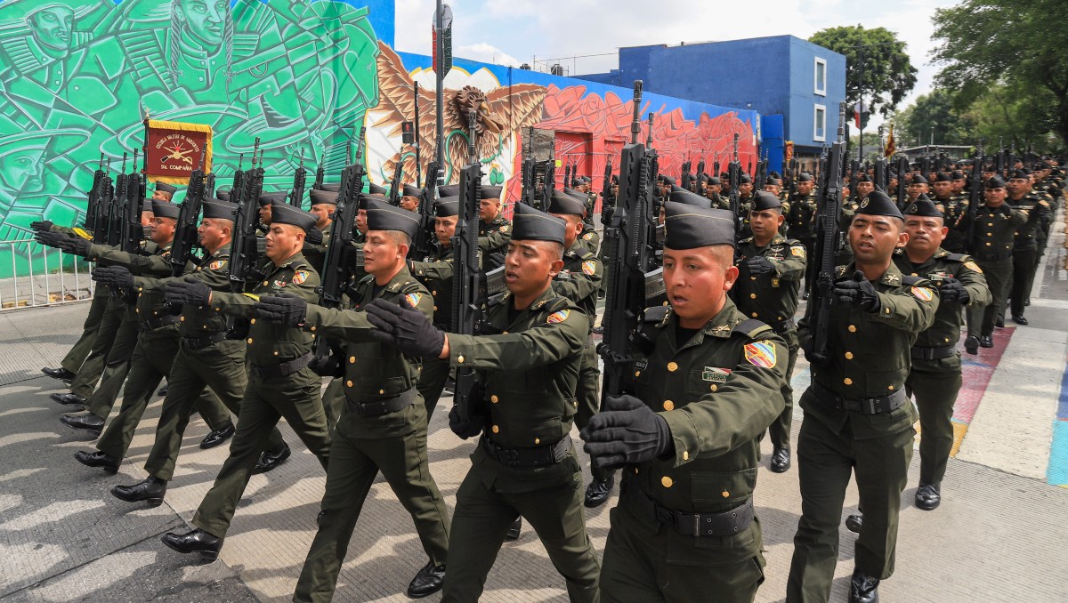 Desfile por aniversario de la Independencia de México en Puebla | Agencia Es Imagen