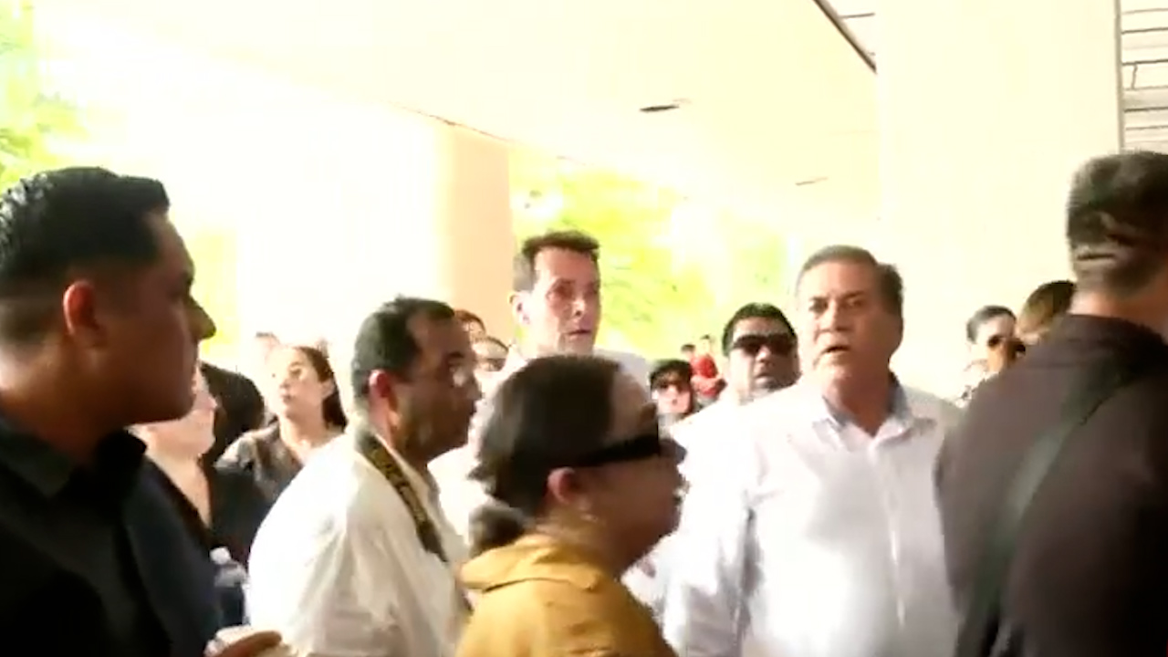 Docentes de Culiacán realizan protesta luego del homicidio de una maestra
