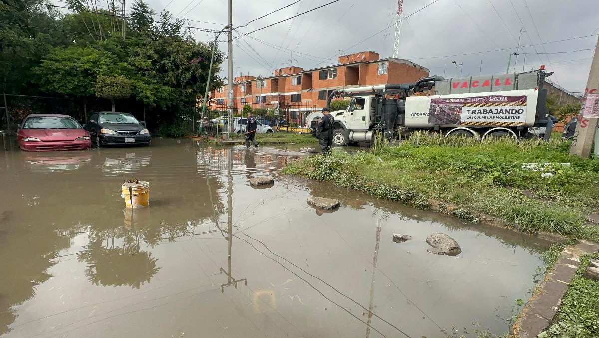Al menos 15 edificios de la unidad habitacional Tepozanes, en La Paz, resultaron afectados por las lluvias. Foto: (Juan Camacho)