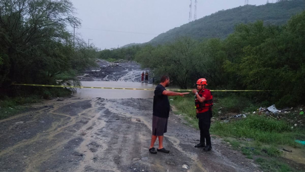 Los escurrimiento de un canal que desemboca en el río Pilón desgajaron su base | Martha Zamora