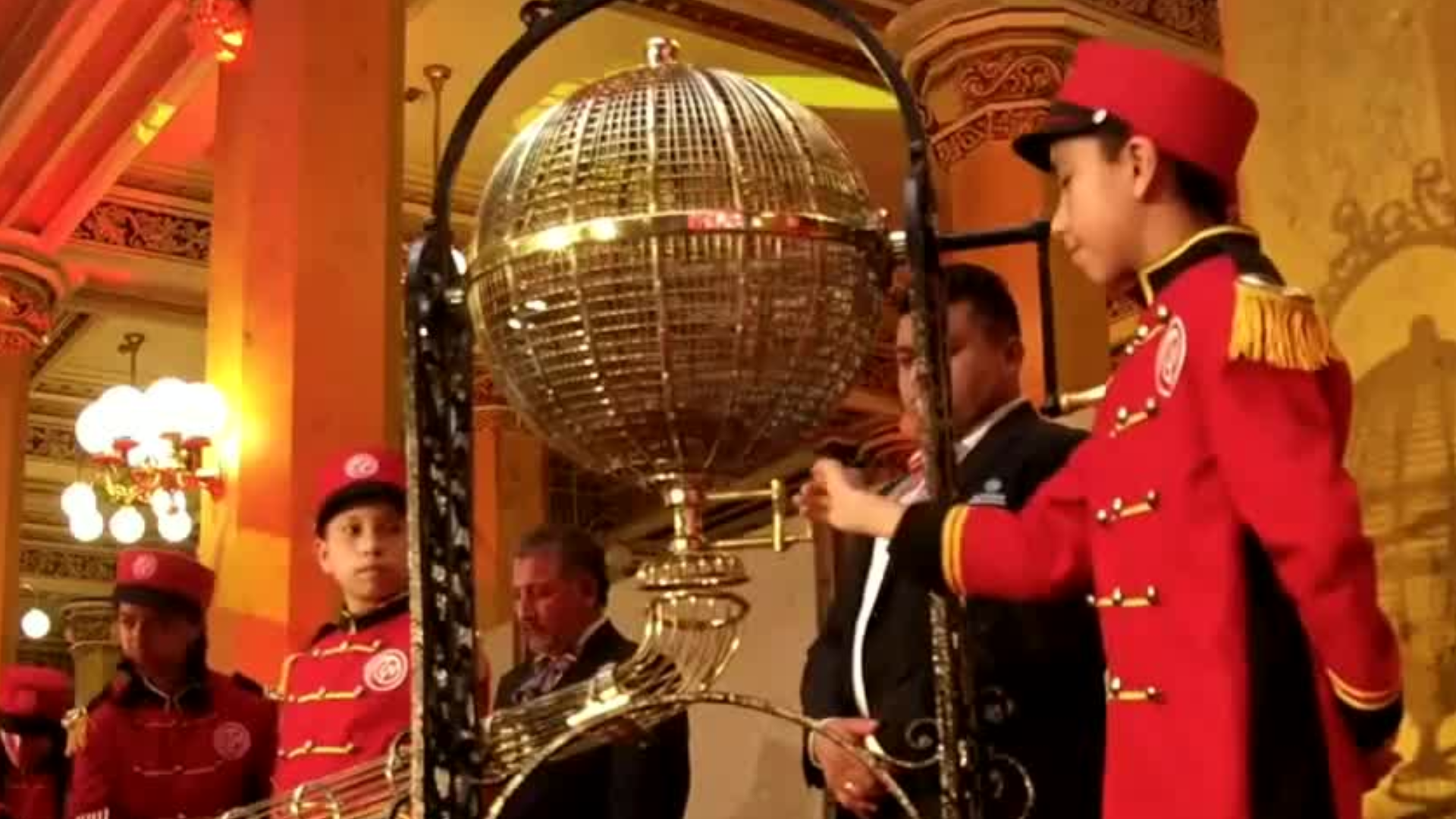 Inicia el sorteo “México con M de Migrante” en el Palacio Postal