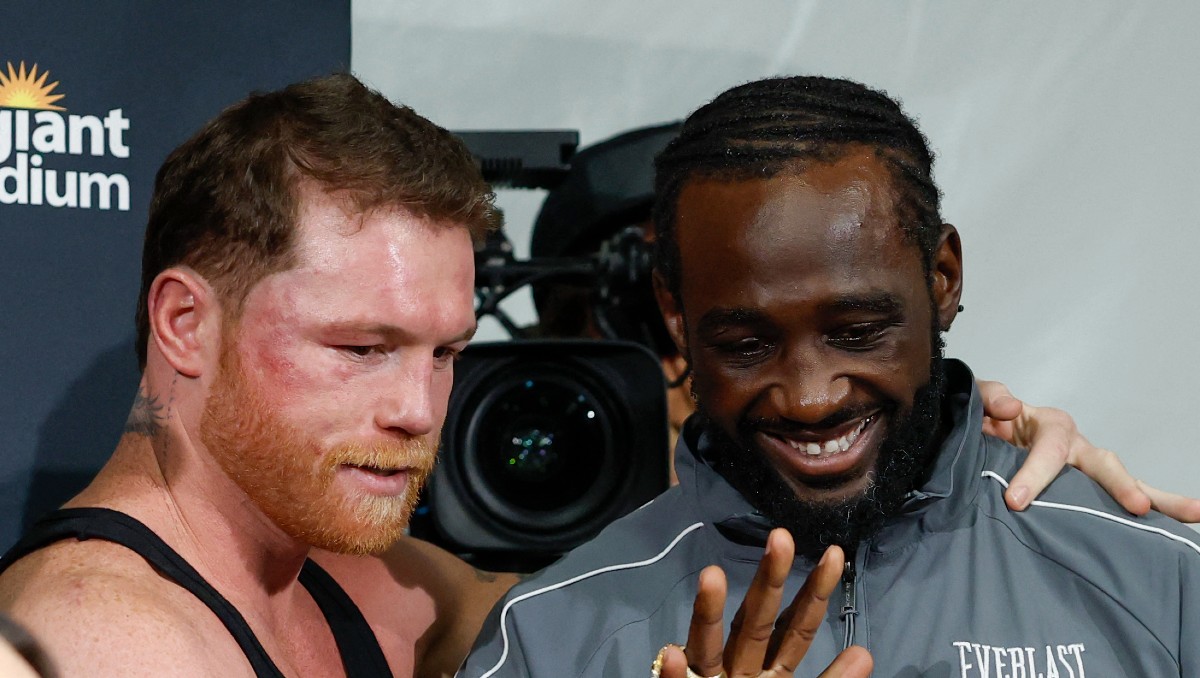 Terence Crawford venció a Saúl Álvarez por los títulos unificados de peso supermediano (AFP)