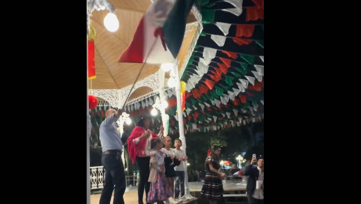 Los propios ciudadanos dieron el Grito luego de la cancelación en la Glorieta Chapalita de Guadalajara (TikTok)