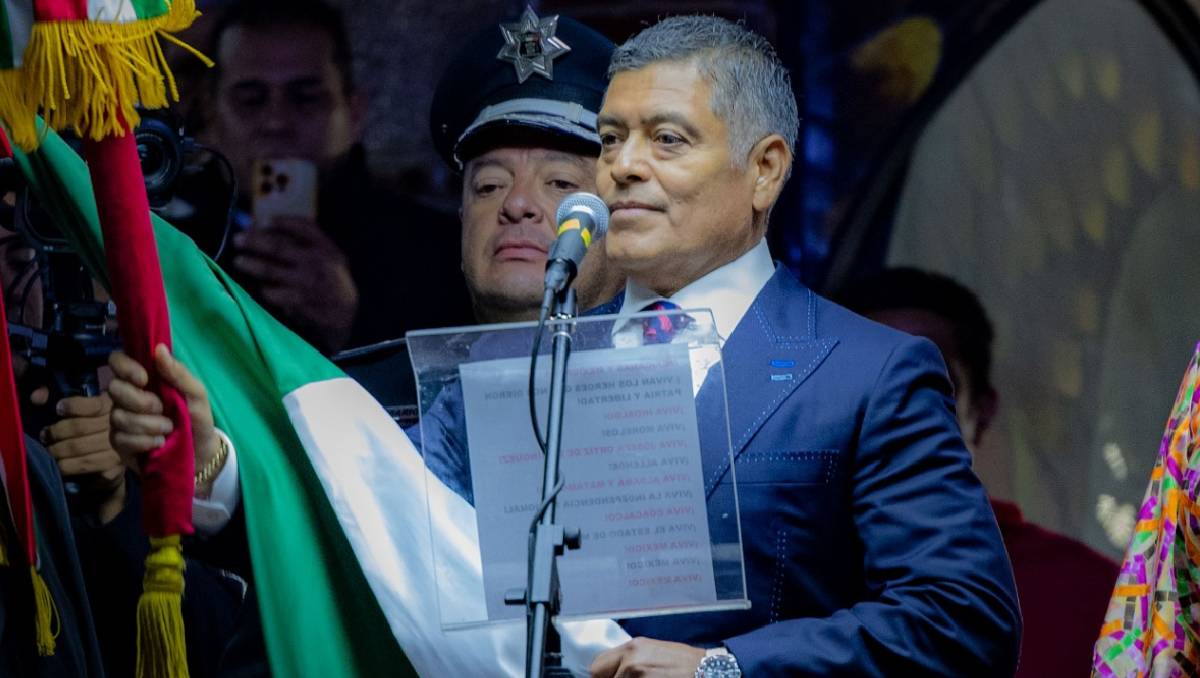 David Sánchez hizo sonar la campana, pronunció la arenga y posteriormente ondeó la bandera nacional. Especial