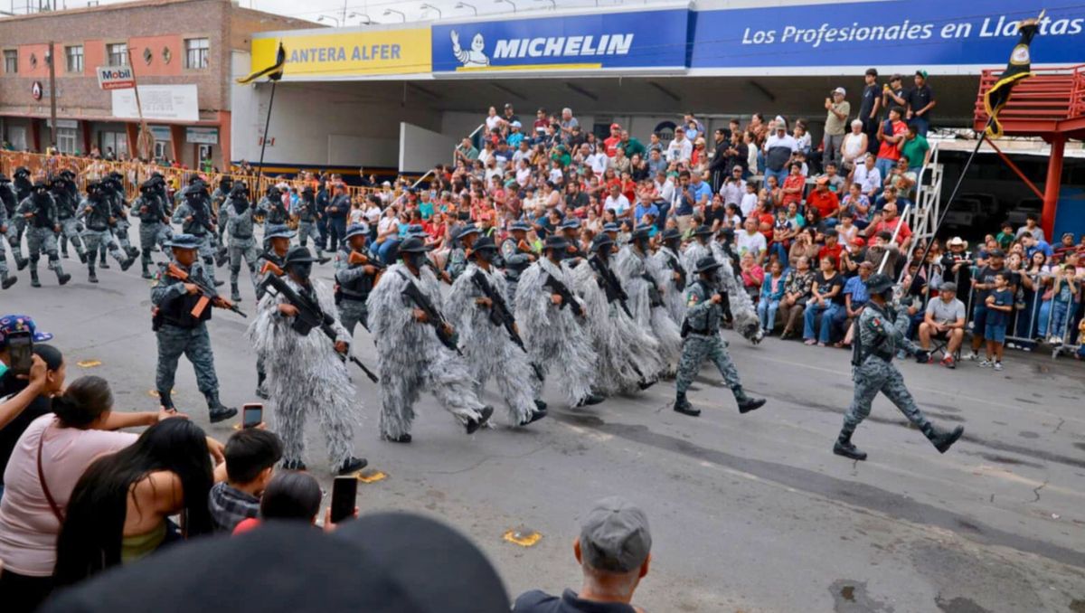 El desfile se realizó con la participación de 8 instituciones educativas dentro del contingente civil. | Rolando Riestra
