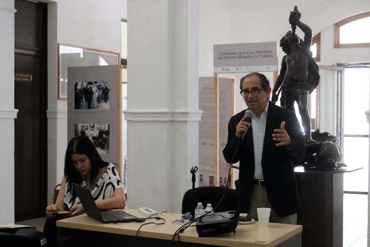 El historiador Carlos Recio Dávila impartió el tercer módulo del Diplomado de Historia de Coahuila. | Rolando Riestra