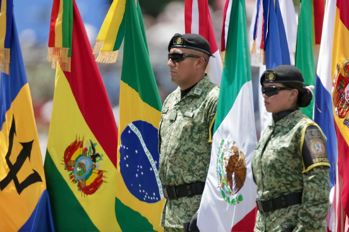 Militares de países aliados de México participan en el desfile. | Ariel Ojeda