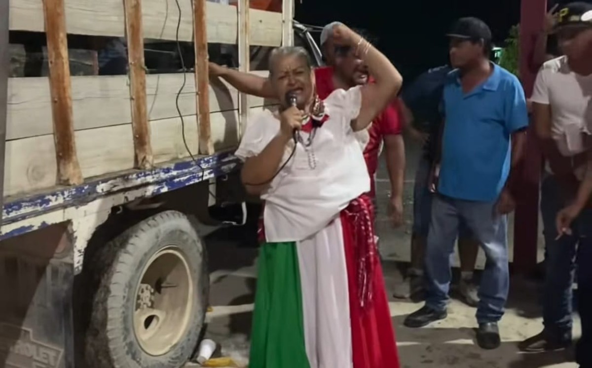 El video se viralizó por la forma divertida en que la señora dio Grito de Independencia. | Lizbeth León (facebook)