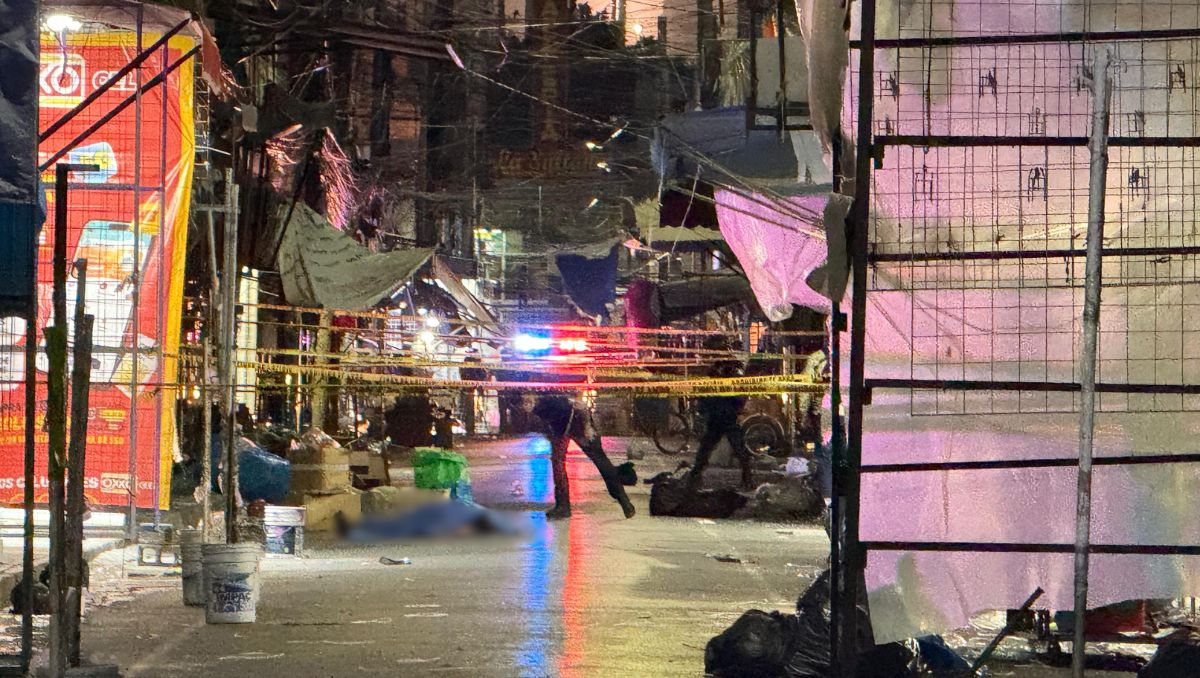 El cuerpo de la víctima quedó tendido sobre la calle. | Fernanda Pérez