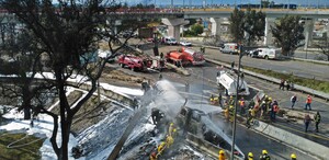 La explosión de una pipa en Iztapalapa afectó a más de 90 personas. | AFP