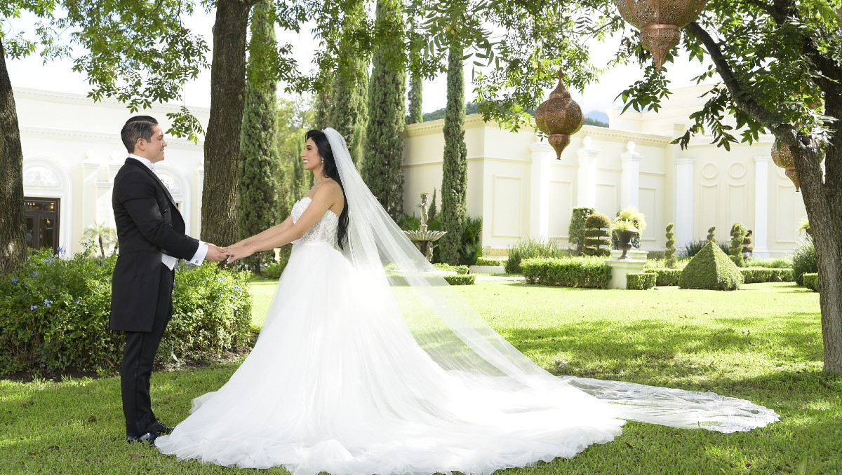 La pareja celebró su boda en un salón de eventos en Monterrey | Especial