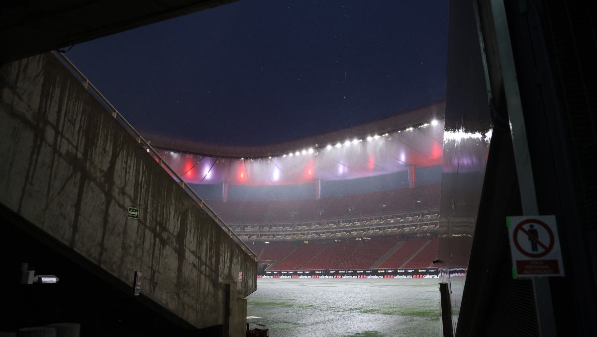 Partido entre Chivas y Tigres es suspendido por fuertes lluvias (Imago7)