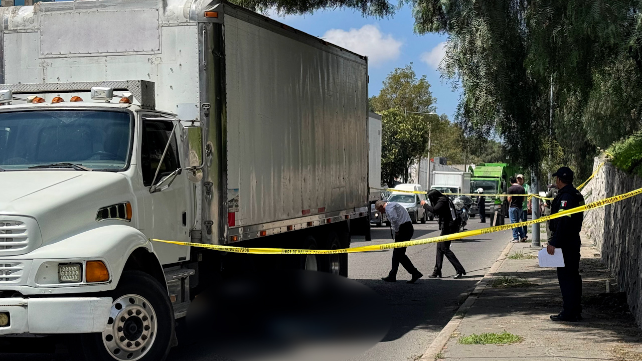 Camión atropella a "viene, viene" en Tlalnepantla, Edomex