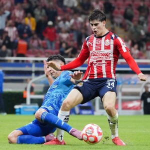 Después de casi dos horas suspendido, Chivas y Tigres dividieron puntos tras empatar sin goles en la jornada 1 del Apertura 2025 de la Liga MX