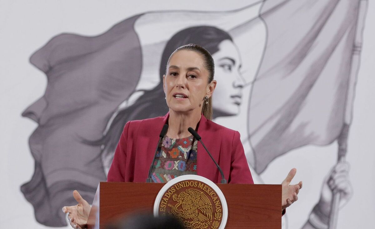 Claudia Sheinbaum Pardo, presidenta de México encabeza la conferencia en Palacio Nacional.