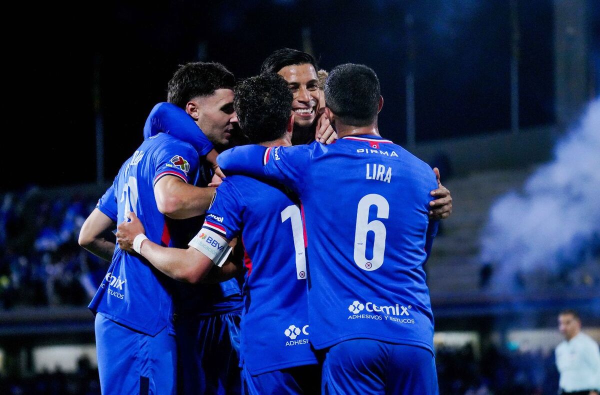 Cruz Azul vive una primera mitad de torneo que ilusiona a su afición (Imago7)