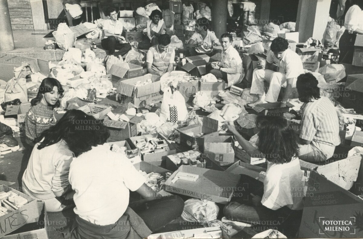 Deportistas mexicanos en los albergues del entonces Distrito Federal tras el sismo de 1985 (Fototeca Milenio)