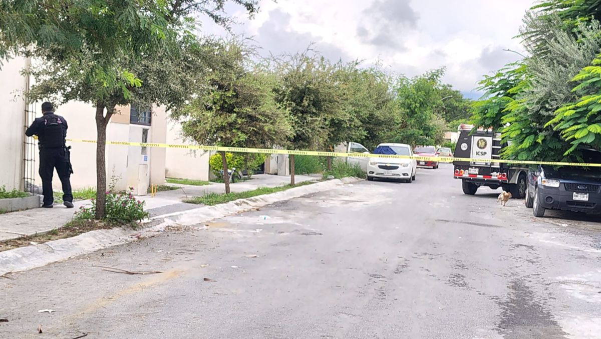 Elementos de la Policía Municipal mantienen el sitio. | Foto: Agustín Martínez