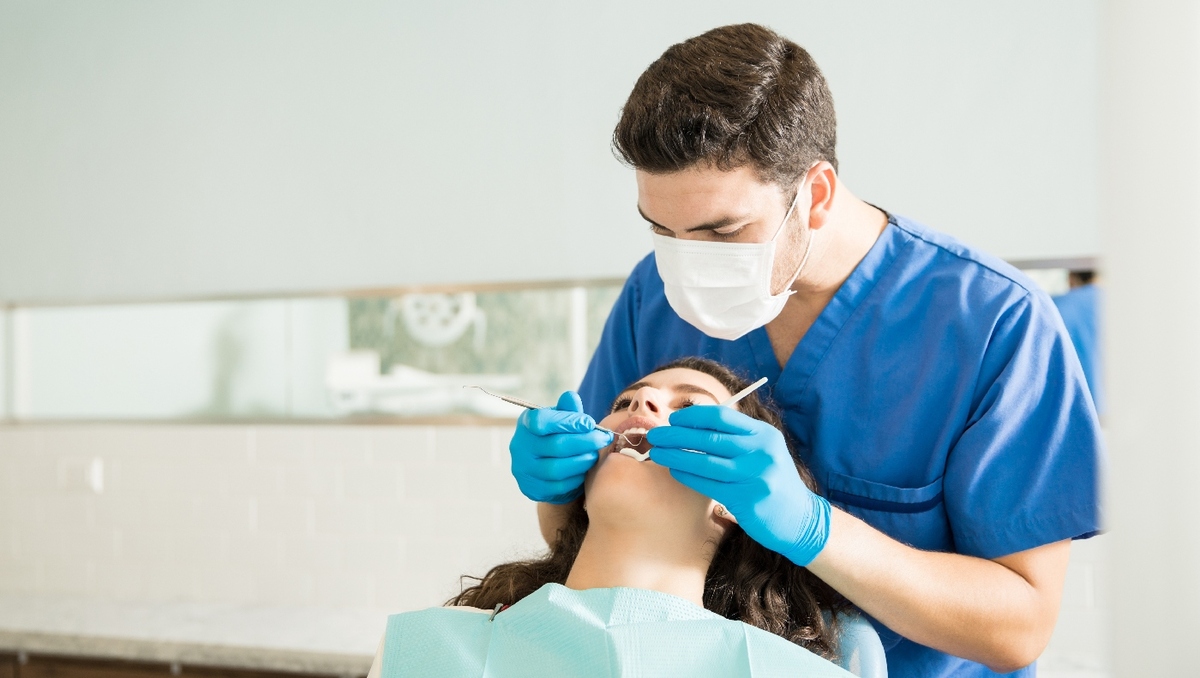 Mediante nuevas herramientas tecnológicas, los odontólogos pueden mejorar el tratamiento y la experiencia. | Freepik